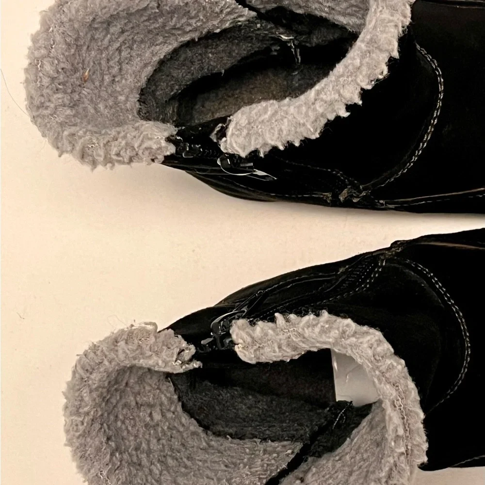 🌻$11 DEAL!🌻 Kids’ 8M Black Suede Winter Boots with Zipper